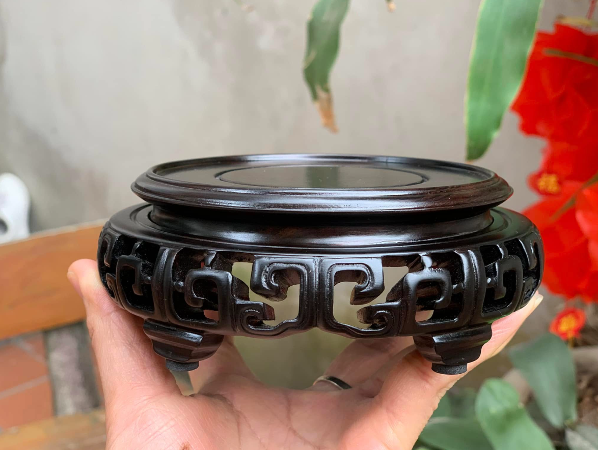 Đế kê bát hương mẫu chân Quấn